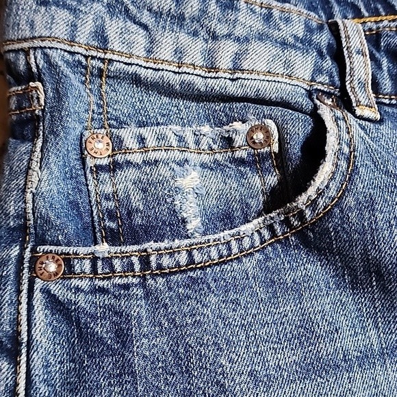 Everyday Chic Distressed Denim‎ Jean Shorts L 32 x 6" Inseam NEW - Picture 6 of 14